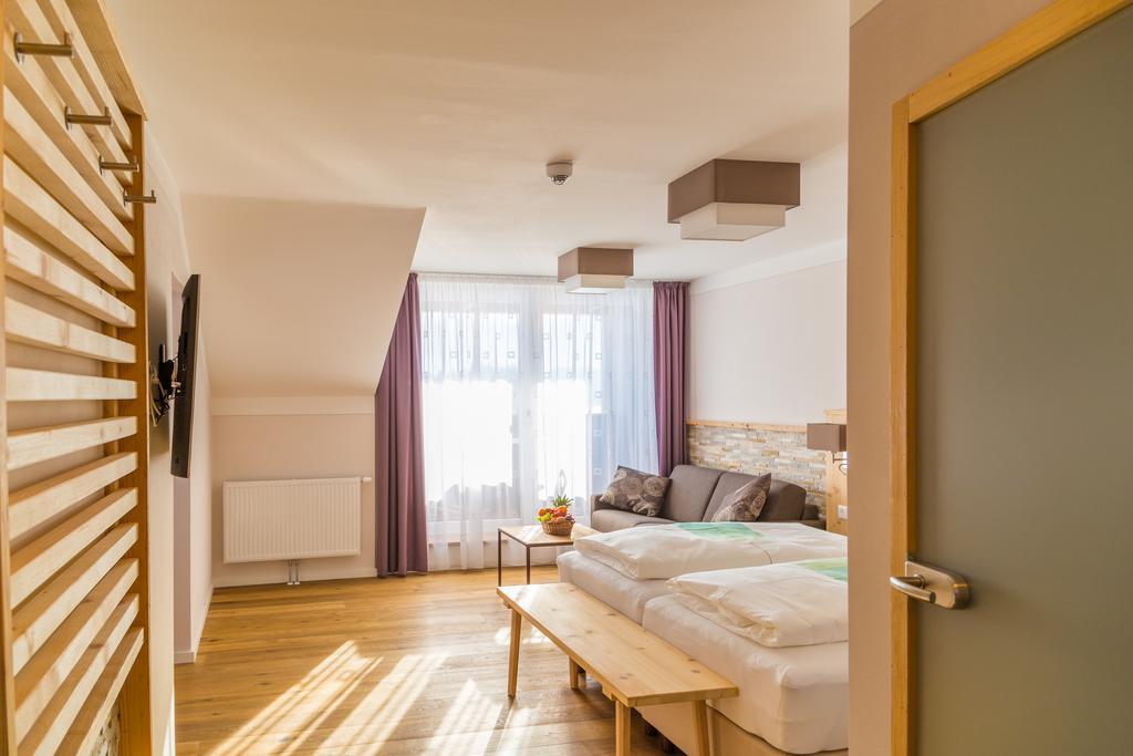 Hotel Christine Eisenberg  Extérieur photo